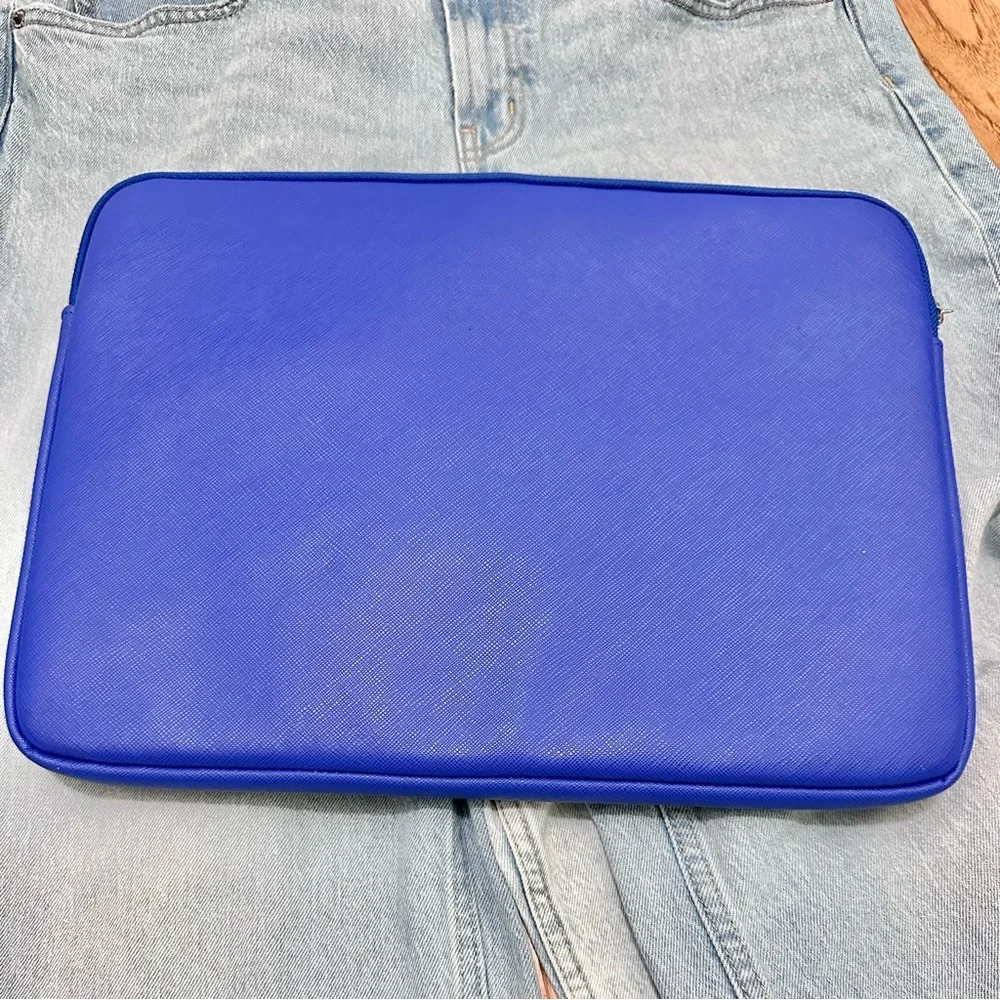 Kate Spade Blue Tablet / Ipad Laptop PC Sleeve with Matte Finish